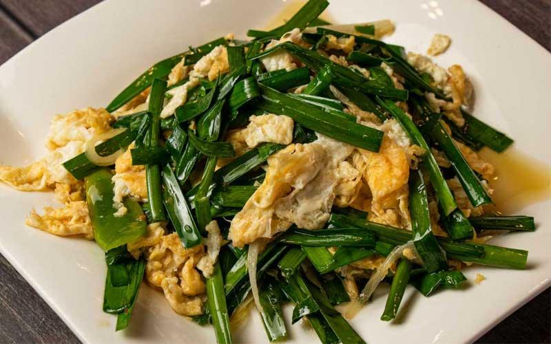 Джусай жареный с яйцом