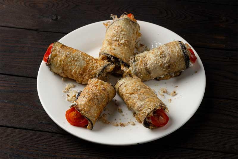 Баклажановые рулетики с орехами